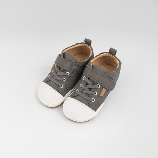 Zapatilla barefoot infantil San Francisco color grafito, vista lateral